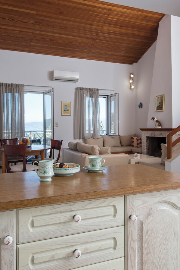 Duplex, 3 Bedrooms, Non Smoking, Pool View | Interior