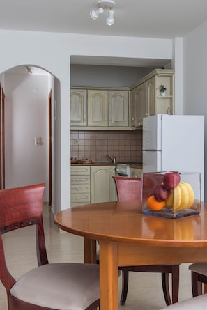Apartment, 2 Bedrooms, Non Smoking, Pool View | Private kitchen | Fridge, oven, stovetop, cookware/dishes/utensils