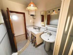 Shower, hair dryer - Casa Amodei 2 a few steps from the sea (San Vito Lo Capo)