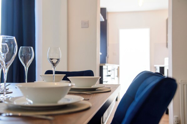 Dining - Lincoln Stunning House - Sleeps 7 - Parking - Garden - WIFI (Lincoln)