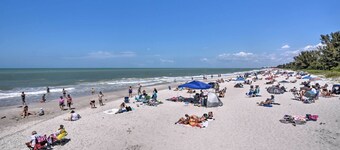 Family-friendly Home ~ 4 Mi to Naples Beach & Pier