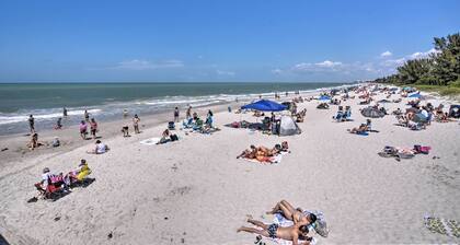 Family-friendly Home ~ 4 Mi to Naples Beach & Pier