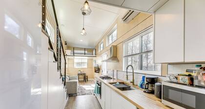 Hiking & Creek: Manor Tiny Home in Forest Retreat