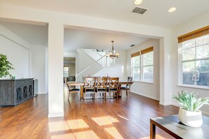House (4 Bedrooms) | Interior
