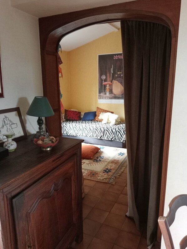 3 室のベッドルーム、アイロン / アイロン台、旅行用ベビーベッド、WiFi (無料)