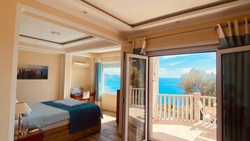 7 bedrooms, WiFi, bed sheets