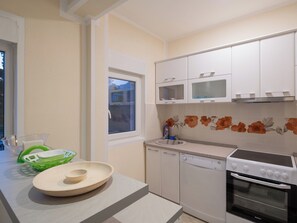 ميكروويف، فرن، موقد طهي مسطح، غسالة أطباق