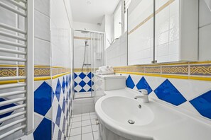 Shower, hair dryer, towels