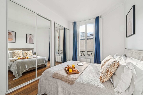 1 soveværelse, skrivebord, strygejern/strygebræt, weekendseng