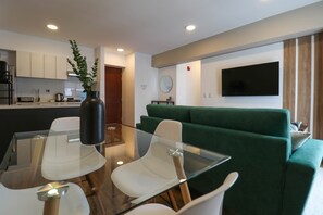 Apartment - w Grandiose 2BR w Radiant Deco in Miraflores (Lima)