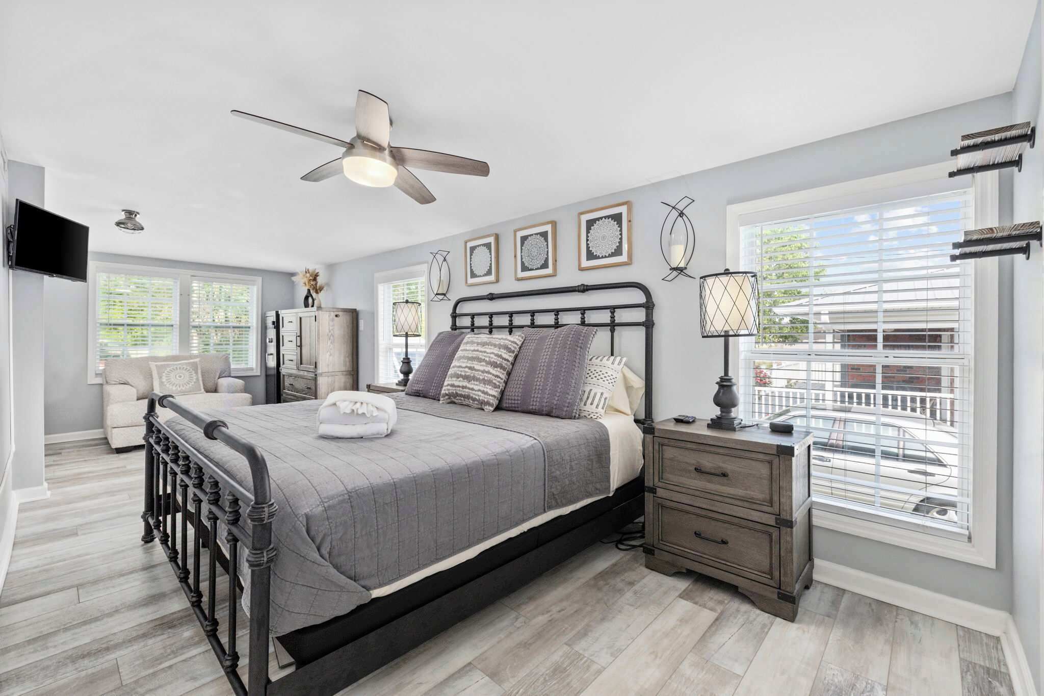 3 chambres, fer et planche à repasser, Wi-Fi, draps fournis