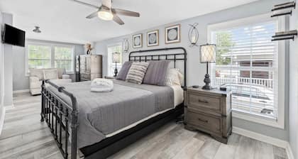 Seashell Retreat 3/2 By Beach Star