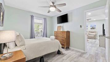 3 bedrooms, iron/ironing board, WiFi, bed sheets