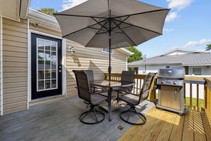 Outdoor dining - Seashell Retreat 3/2 By Beach Star (Murrells Inlet)