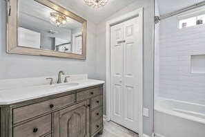 Shower, hair dryer, towels - Seashell Retreat 3/2 By Beach Star (Murrells Inlet)