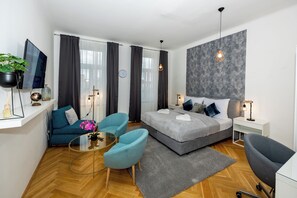 1 habitación, tabla de planchar con plancha, cuna de viaje y wifi