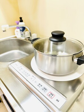 Coffee and/or coffee maker - Along the airport line and 2 minutes from the nearest station, Japanese-style rooms with private bathrooms have excellent access [ 201]. (大阪市西成区花園北)