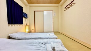 1 bedroom, WiFi, bed sheets - Along the airport line and 2 minutes from the nearest station, Japanese-style rooms with private bathrooms have excellent access [ 201]. (大阪市西成区花園北)