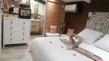 1 bedroom, WiFi, bed sheets