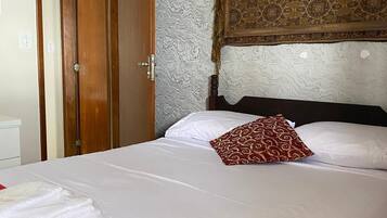 2 quartos, ferros/tábuas de passar roupa, Wi-Fi, roupa de cama