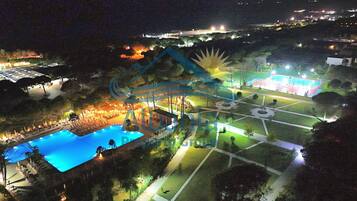 Mặt tiền nơi lưu trú - ban đêm