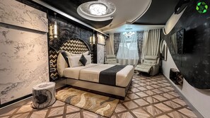 Luxury Suite | 1 bedroom, hypo-allergenic bedding, pillowtop beds, in-room safe