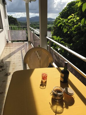 Outdoor dining - Charming house in Martinique overlooking Les Trois-Ilets!  (Ducos)