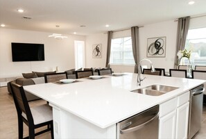 Dining - Luxury Retreat Near Disney (Kissimmee)