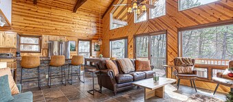 Mountain Retreat with Stunning views, 7 Priv Acres, Sauna, Hot Tub, and Gameroom