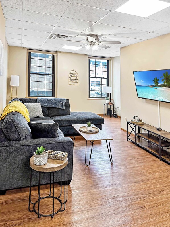 Relax after a fun day out in this roomy and comfortable 3 bedroom, 2 bathroom apartment.