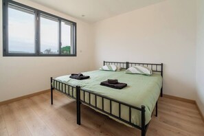 4 chambres, fer et planche à repasser, accès Internet, draps fournis