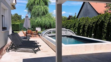 室外游泳池,恒温泳池