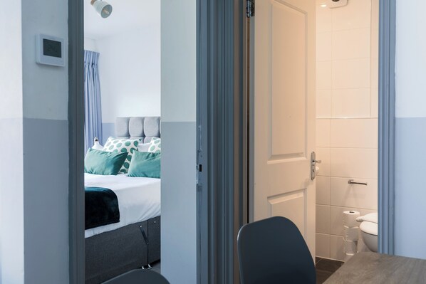 1 chambre, fer et planche à repasser, Wi-Fi, draps fournis
