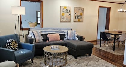 Charming 3-bedroom house with all the amenities located in the heart of Jackson