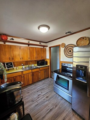 Private kitchen - Charming 3-bedroom house with all the amenities located in the heart of Jackson (Jackson)