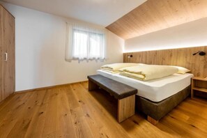 1 bedroom, WiFi, bed sheets - Lü from Plazores (marebbe)