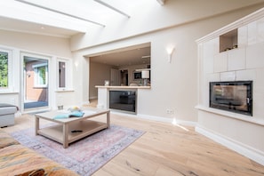 Smart TV, fireplace, books - Oystercatcher vacation apartment with garden, terrace and beach chair (Rodenäs)