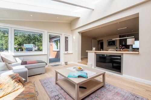 Oystercatcher vacation apartment with garden, terrace and beach chair