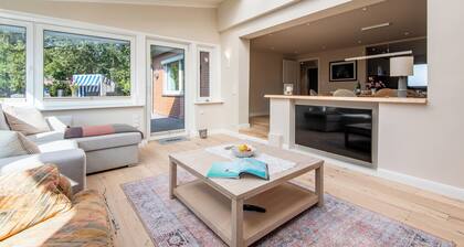 Oystercatcher vacation apartment with garden, terrace and beach chair