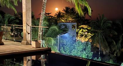 Oceanview Luxury Villa, 6 bedrooms, WiFi, AC, breakfast Preparation included