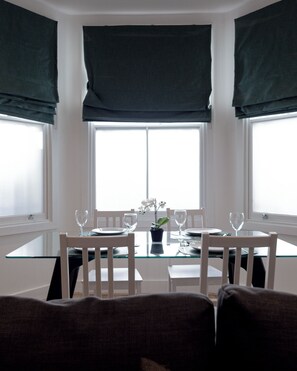 Dining - Accessible and cozy apartment in Kensington (London)