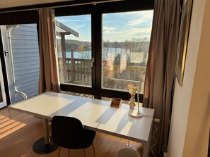 Interior - Lakehouse - Peaceful Arpartment Overlooking the Lake (Angermünde)