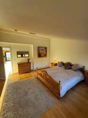 3 bedrooms, desk, free WiFi, bed sheets - Lakehouse - Peaceful Arpartment Overlooking the Lake (Angermünde)