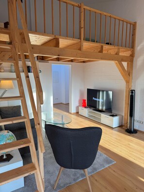 Smart TV, books - Lakehouse - Peaceful Arpartment Overlooking the Lake (Angermünde)