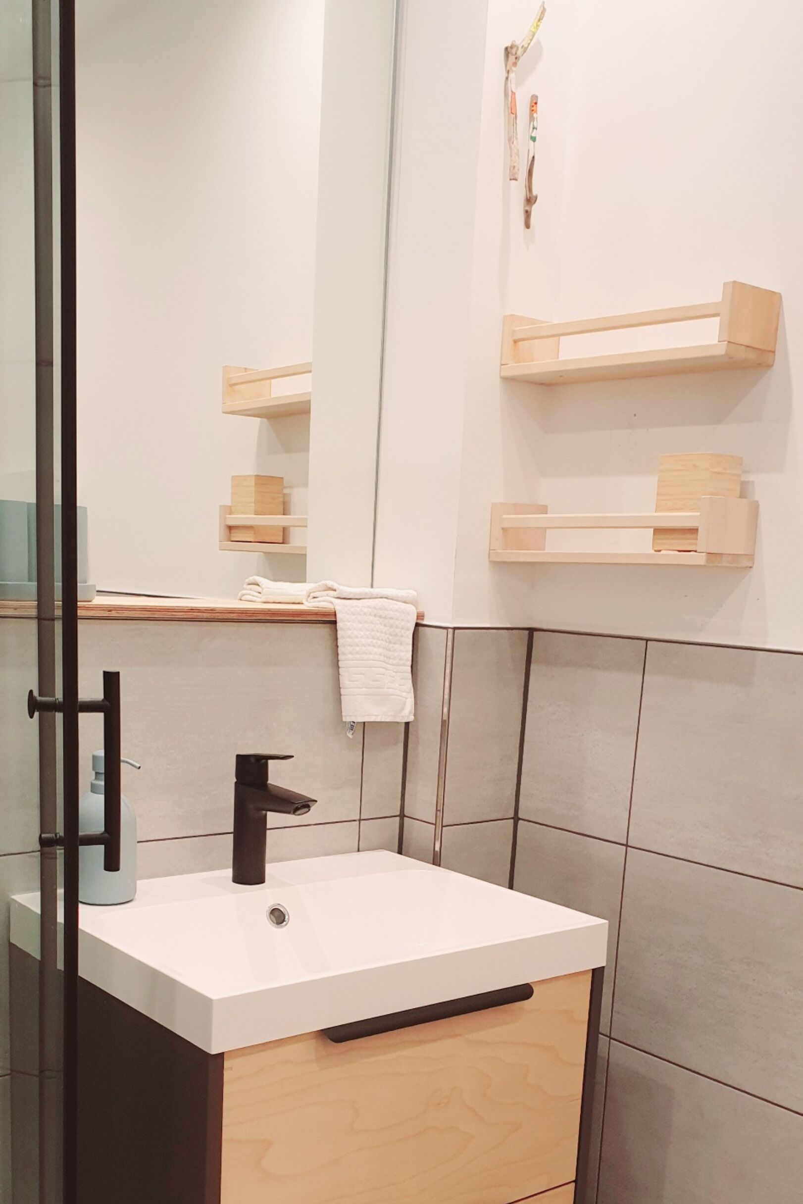 Bruser, hårtørrer, håndklæder, Sæbe