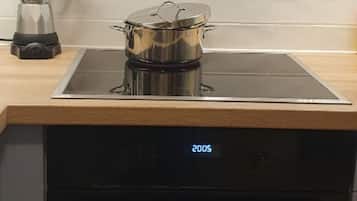 Réfrigérateur, four, plaque de cuisson, lave-vaisselle