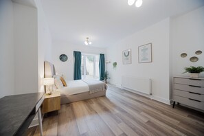 1 bedroom, iron/ironing board, free WiFi, bed sheets - Brilliant apartment near Earl's Court (London)