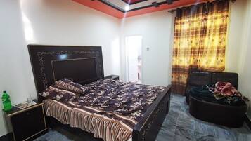 Deluxe Double Room | Soundproofing, iron/ironing board, free WiFi