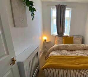 3 bedrooms, iron/ironing board, bed sheets