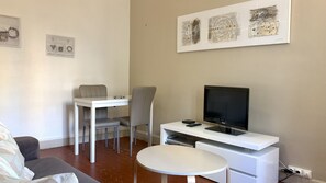 TV - Cocon Barillerie  - 4th floor without elevator (Niza)